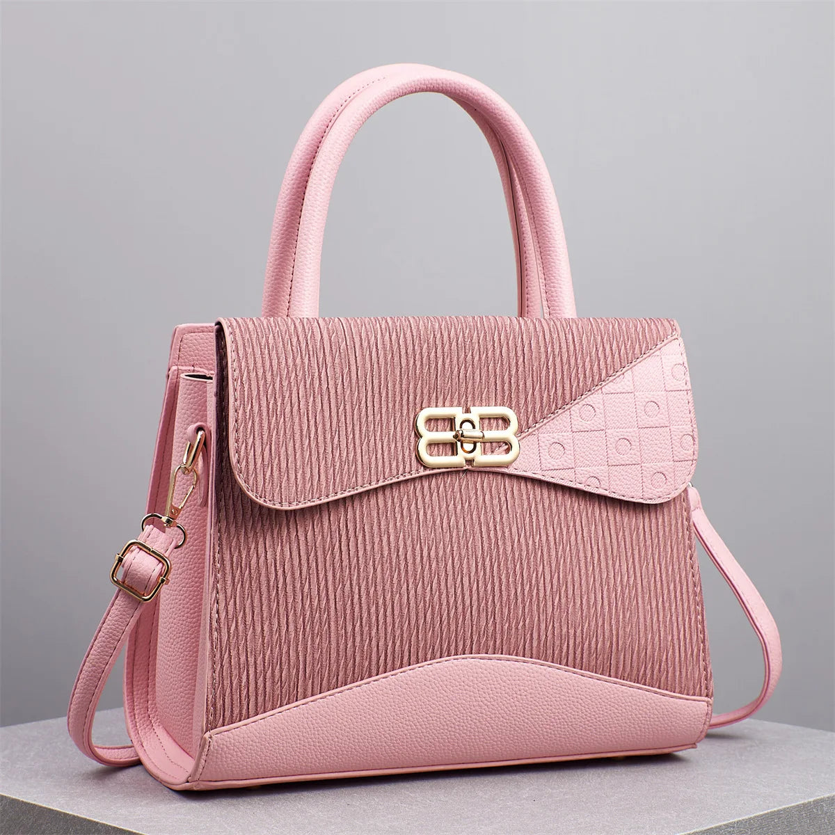 Step into elegance with the Étoile Embossed Tote, a distinguished piece from the Holland Luxe Global Collectors’ Series. Designed with a spacious interior and refined embossed texture, this versatile handbag blends sophist