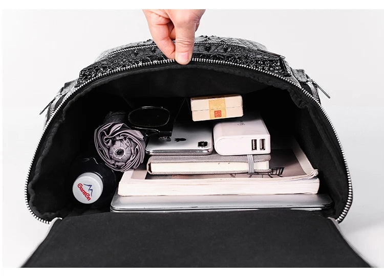 Travel in style with this Exclusive HollandLuxeGlobal.com Premium Collectors’ Item. Handcrafted from 100% genuine head-layer cowhide leather with a refined crocodile pattern finish, this luxury set blends durability, sophis