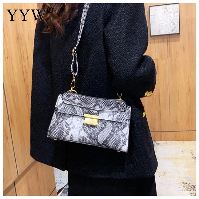 Make a bold statement with this Snakeskin Pattern Luxury Women’s Bag 2023, crafted from premium PU leather with a modern square silhouette. A chic designer tote and crossbody — perfect for confident, fashionable women.

h