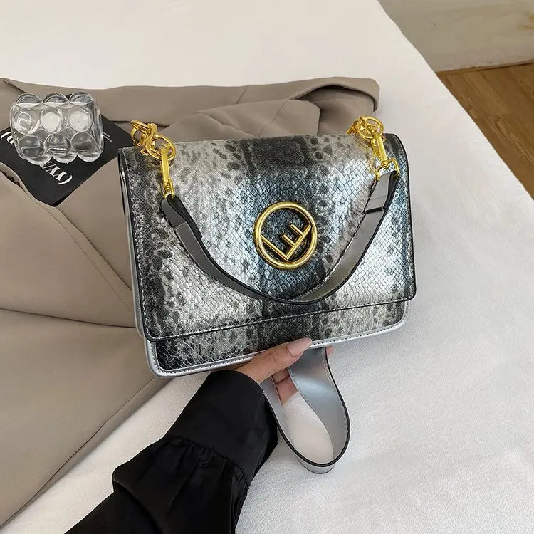 Classic Elegant Ladies Tote Bag – Luxury Leather Women’s Handbag by Famous Designer, Timeless Style from a Popular Luxury Brand | HollandLuxeGlobal.com Exclusive Collector’s Item