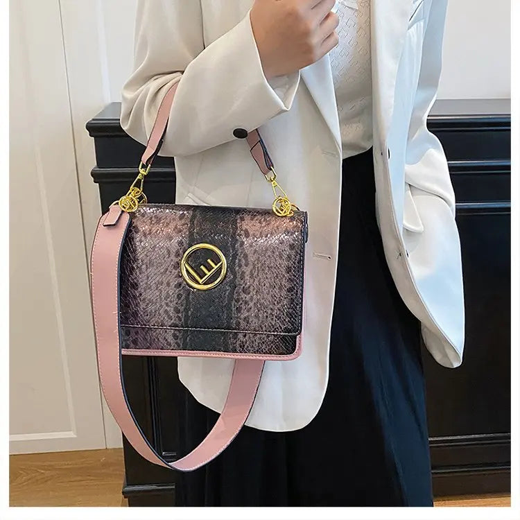 Classic Elegant Ladies Tote Bag – Luxury Leather Women’s Handbag by Famous Designer, Timeless Style from a Popular Luxury Brand | HollandLuxeGlobal.com Exclusive Collector’s Item