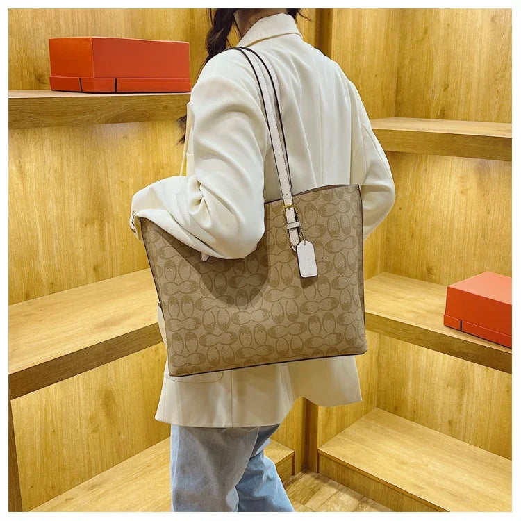 Boutique Premium Feel
Luxury Designer-Inspired Leather Crossbody Bag for Women – Elegant Shoulder Handbag | HollandLuxeGlobal.com Exclusive