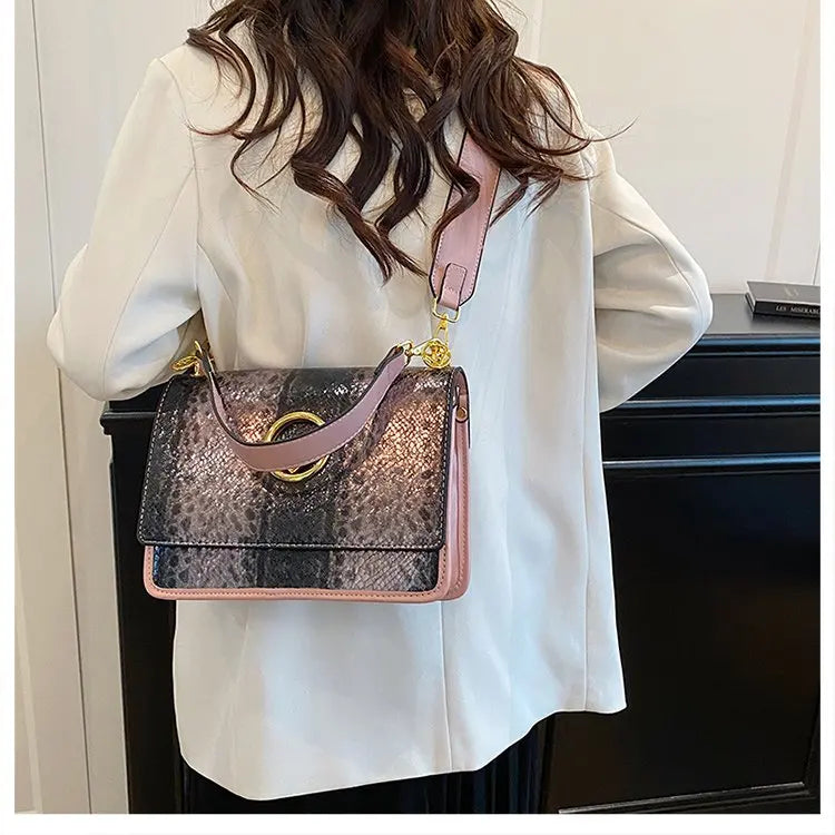 Classic Elegant Ladies Tote Bag – Luxury Leather Women’s Handbag by Famous Designer, Timeless Style from a Popular Luxury Brand | HollandLuxeGlobal.com Exclusive Collector’s Item