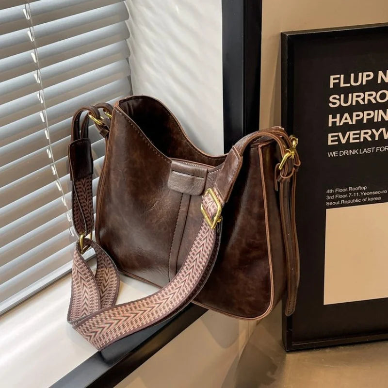 👜 Vintage Style Elegant Handbag for Ladies with Shoulder Strap and Premium Leather Construction | HollandLuxeGlobal.com Exclusive Collector’s Item