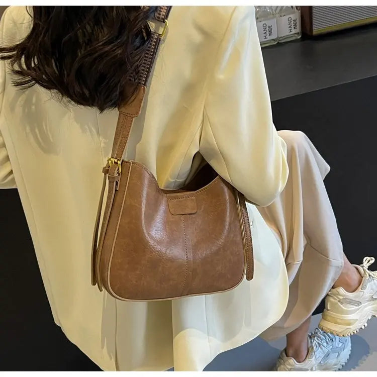 👜 Vintage Style Elegant Handbag for Ladies with Shoulder Strap and Premium Leather Construction | HollandLuxeGlobal.com Exclusive Collector’s Item