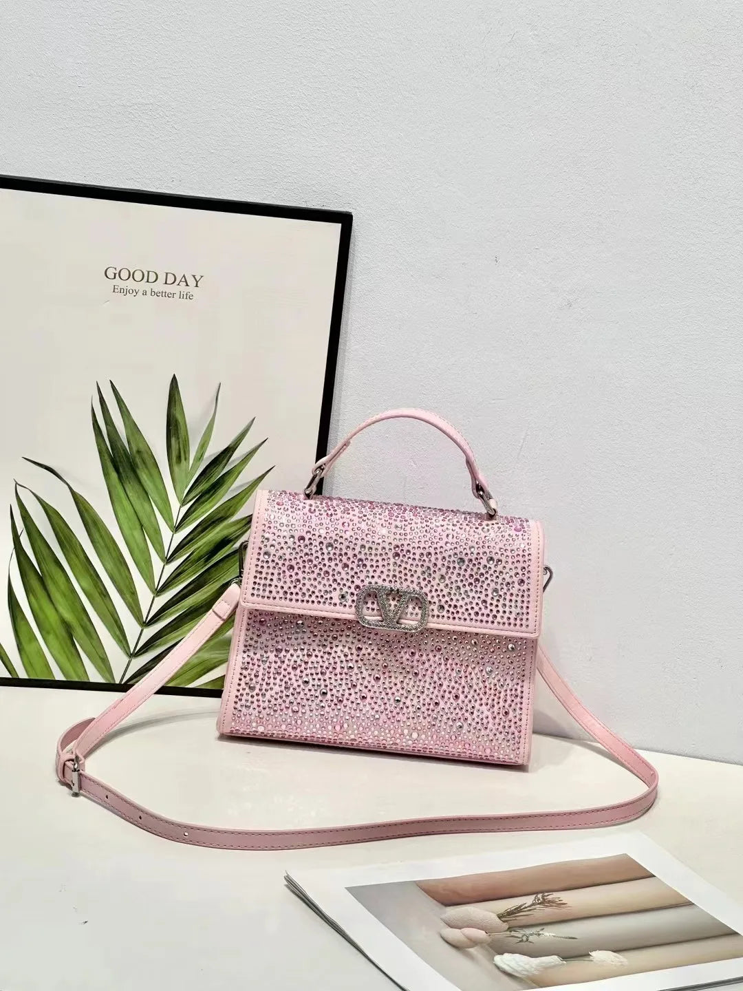 Elegant Vintage Leather Handbag for Ladies – Women’s Designer Tote Purse, Crossbody & Shoulder Bag in Classic Timeless Style | HollandLuxeGlobal.com Exclusive Collector’s Item