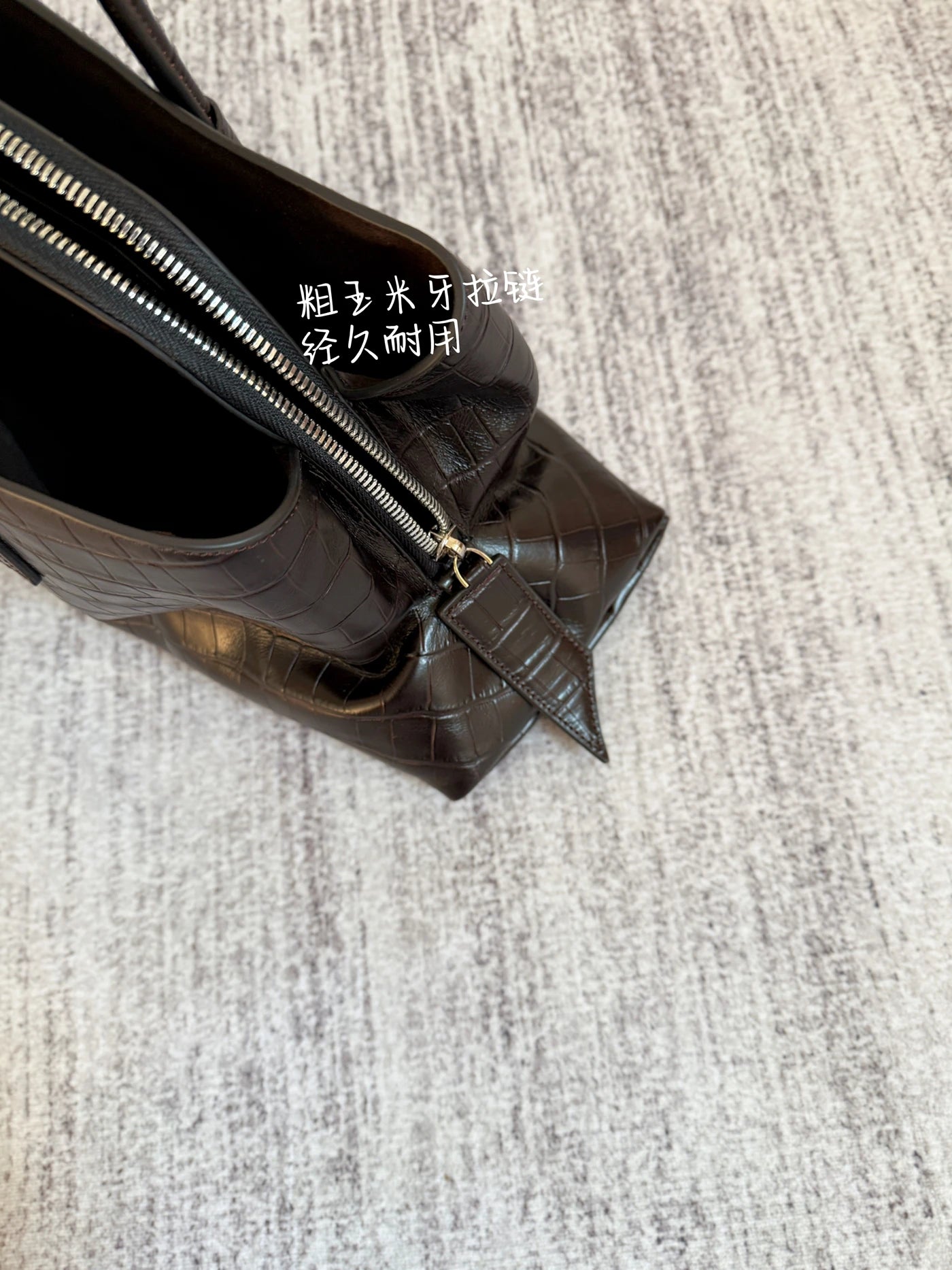 Crocodile Pattern Genuine Leather Luxury Handbag – High Quality Alligator-Style Large Capacity Women’s Tote & Shoulder Crossbody Bag | HollandLuxeGlobal.com Exclusive Collector’s Item