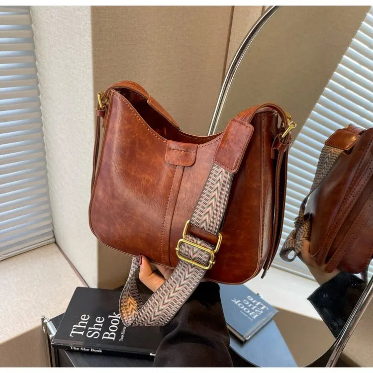 👜 Vintage Style Elegant Handbag for Ladies with Shoulder Strap and Premium Leather Construction | HollandLuxeGlobal.com Exclusive Collector’s Item