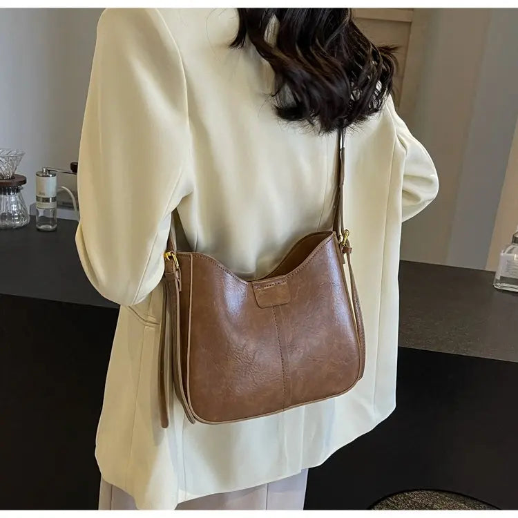 👜 Vintage Style Elegant Handbag for Ladies with Shoulder Strap and Premium Leather Construction | HollandLuxeGlobal.com Exclusive Collector’s Item