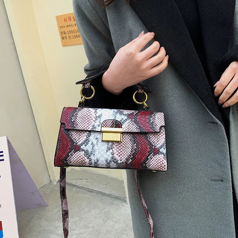 Make a bold statement with this Snakeskin Pattern Luxury Women’s Bag 2023, crafted from premium PU leather with a modern square silhouette. A chic designer tote and crossbody — perfect for confident, fashionable women.

h