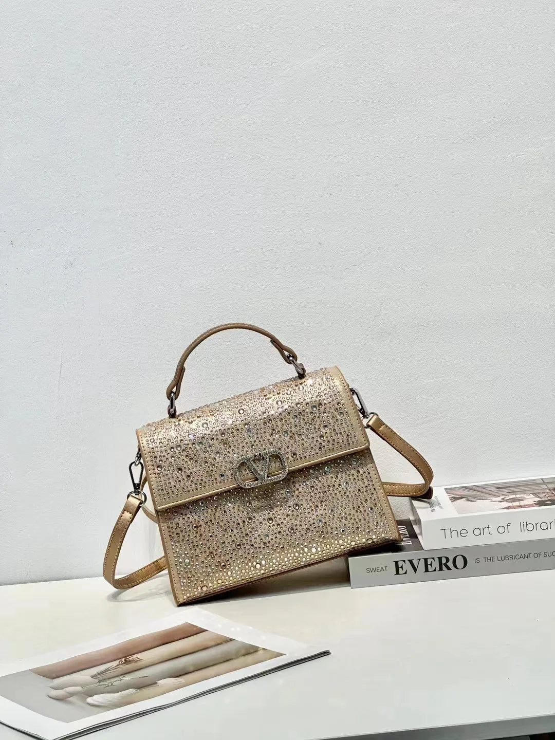 Elegant Vintage Leather Handbag for Ladies – Women’s Designer Tote Purse, Crossbody & Shoulder Bag in Classic Timeless Style | HollandLuxeGlobal.com Exclusive Collector’s Item