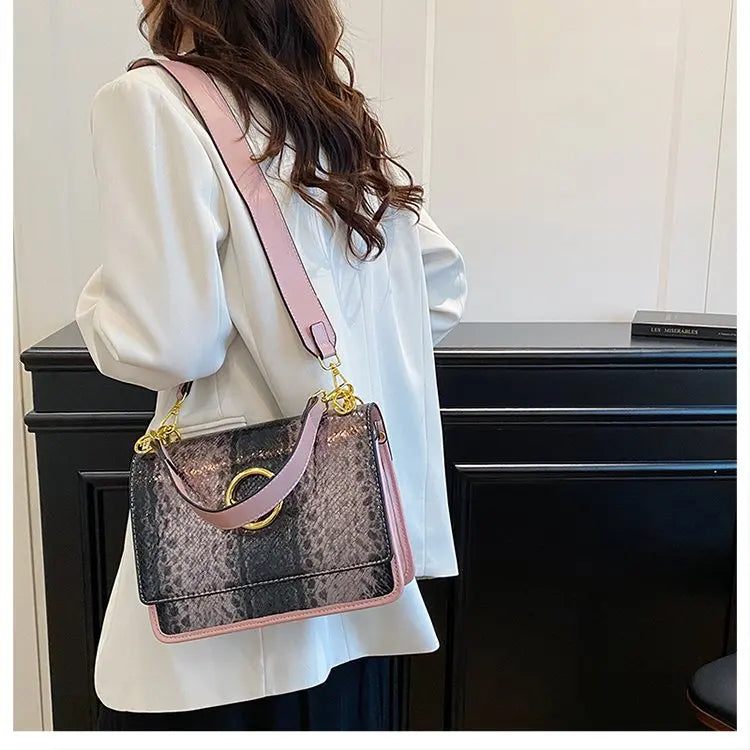 Classic Elegant Ladies Tote Bag – Luxury Leather Women’s Handbag by Famous Designer, Timeless Style from a Popular Luxury Brand | HollandLuxeGlobal.com Exclusive Collector’s Item