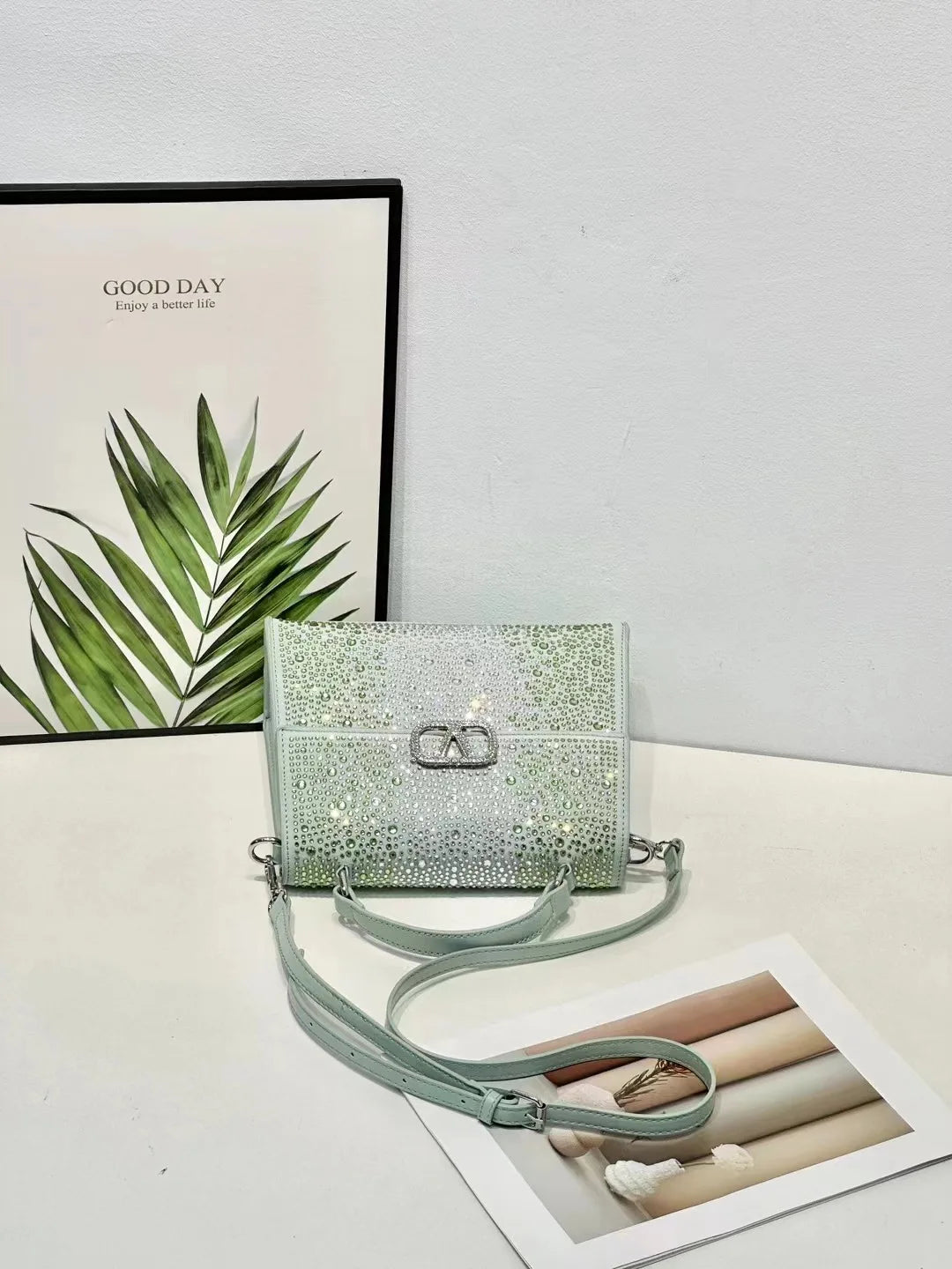 Elegant Vintage Leather Handbag for Ladies – Women’s Designer Tote Purse, Crossbody & Shoulder Bag in Classic Timeless Style | HollandLuxeGlobal.com Exclusive Collector’s Item