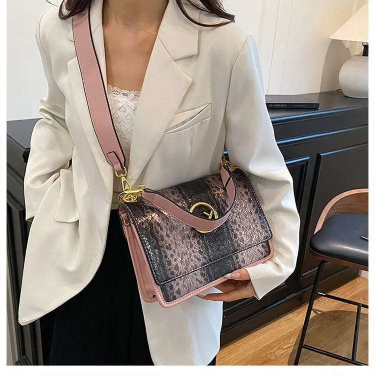 Classic Elegant Ladies Tote Bag – Luxury Leather Women’s Handbag by Famous Designer, Timeless Style from a Popular Luxury Brand | HollandLuxeGlobal.com Exclusive Collector’s Item