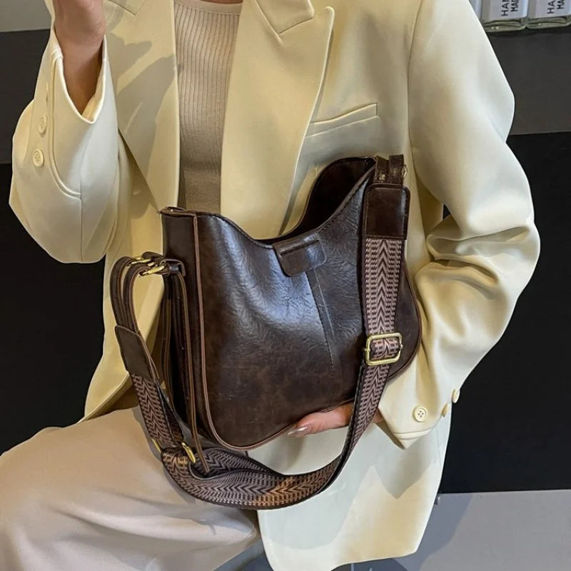 👜 Vintage Style Elegant Handbag for Ladies with Shoulder Strap and Premium Leather Construction | HollandLuxeGlobal.com Exclusive Collector’s Item