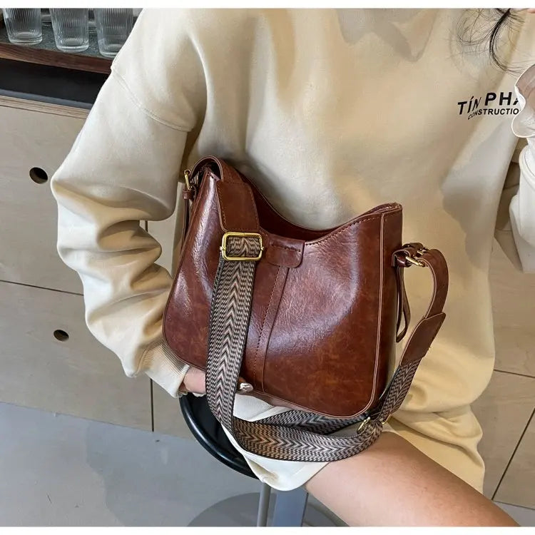 👜 Vintage Style Elegant Handbag for Ladies with Shoulder Strap and Premium Leather Construction | HollandLuxeGlobal.com Exclusive Collector’s Item