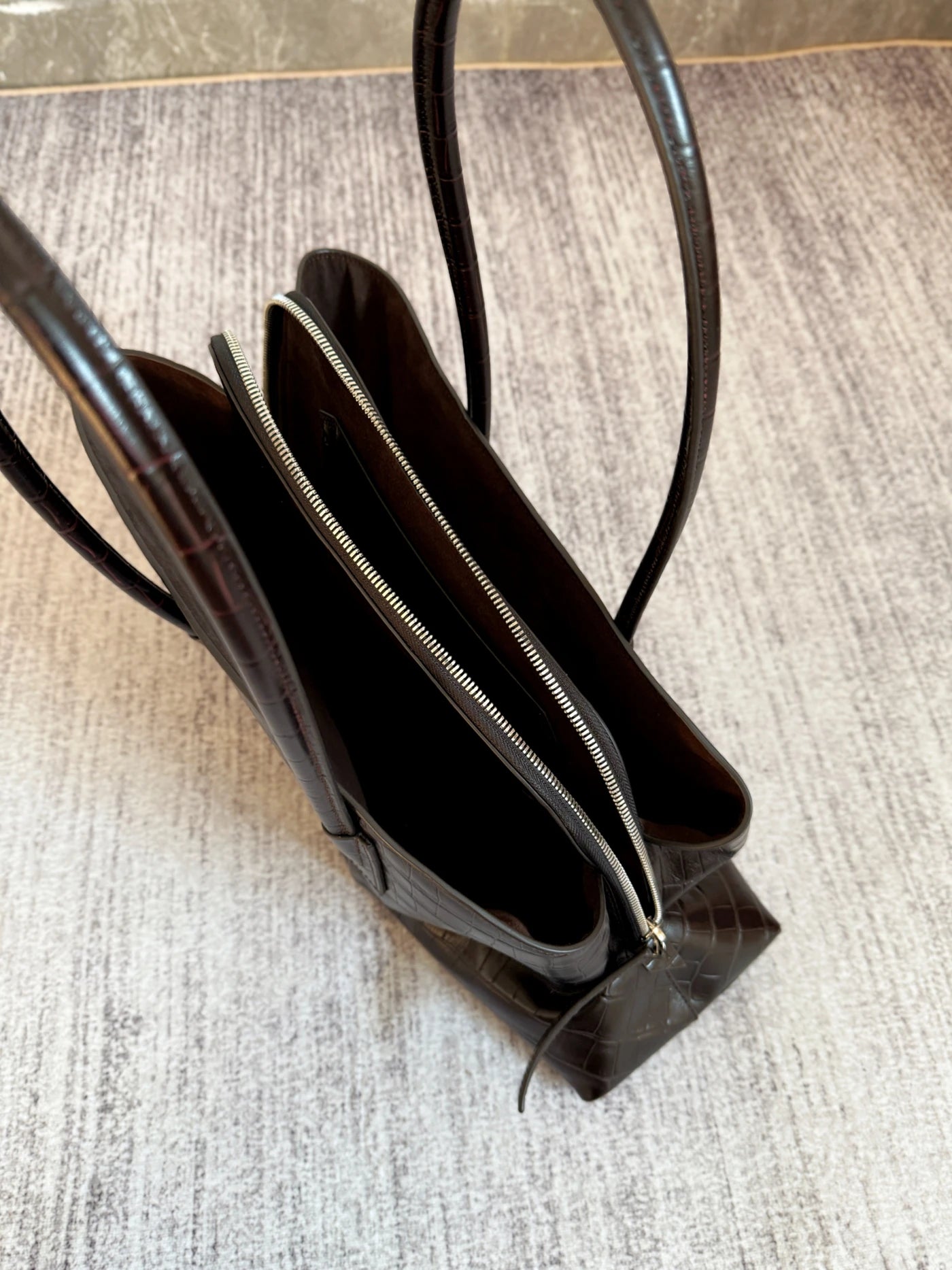 Crocodile Pattern Genuine Leather Luxury Handbag – High Quality Alligator-Style Large Capacity Women’s Tote & Shoulder Crossbody Bag | HollandLuxeGlobal.com Exclusive Collector’s Item