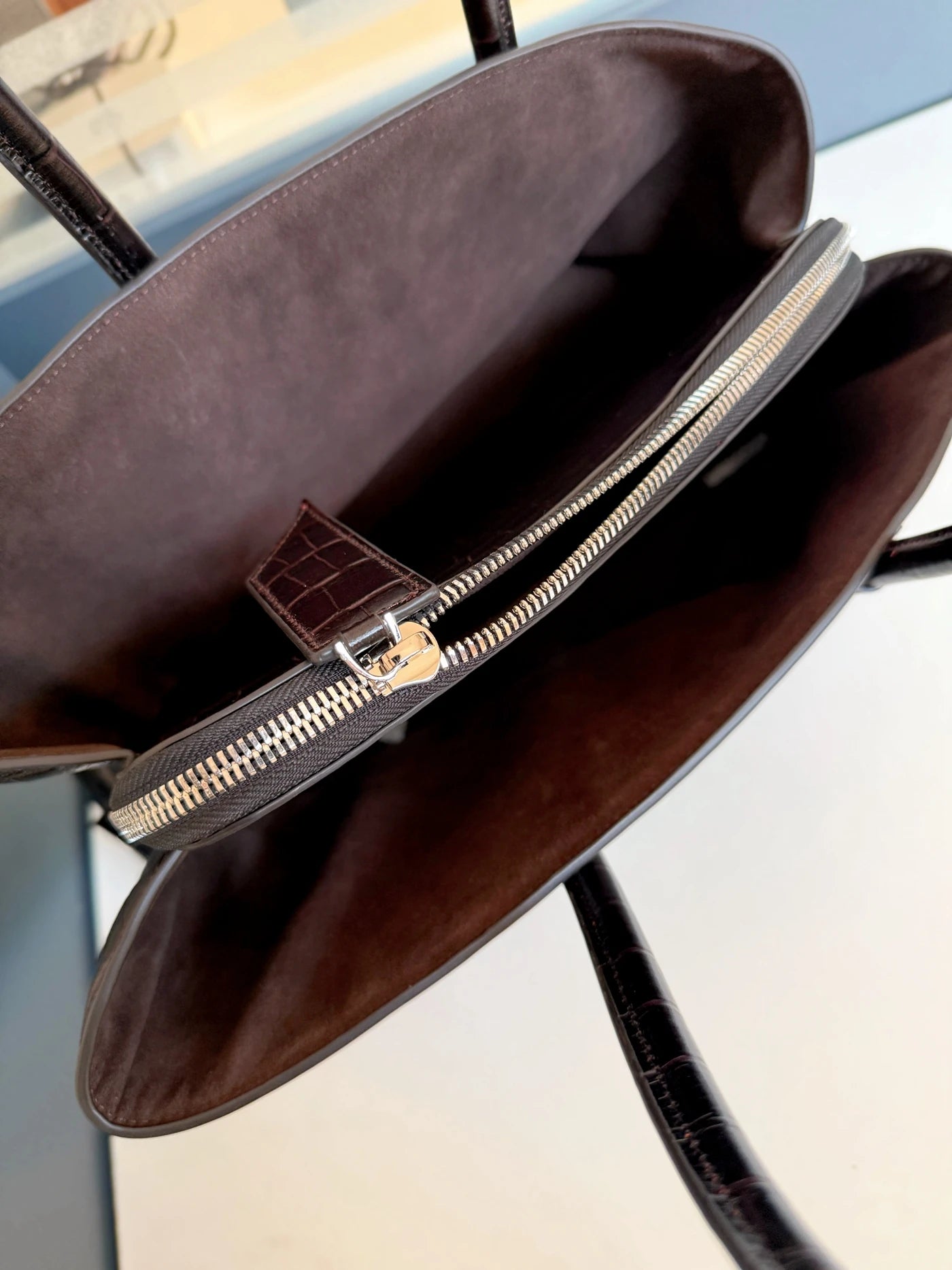 Crocodile Pattern Genuine Leather Luxury Handbag – High Quality Alligator-Style Large Capacity Women’s Tote & Shoulder Crossbody Bag | HollandLuxeGlobal.com Exclusive Collector’s Item