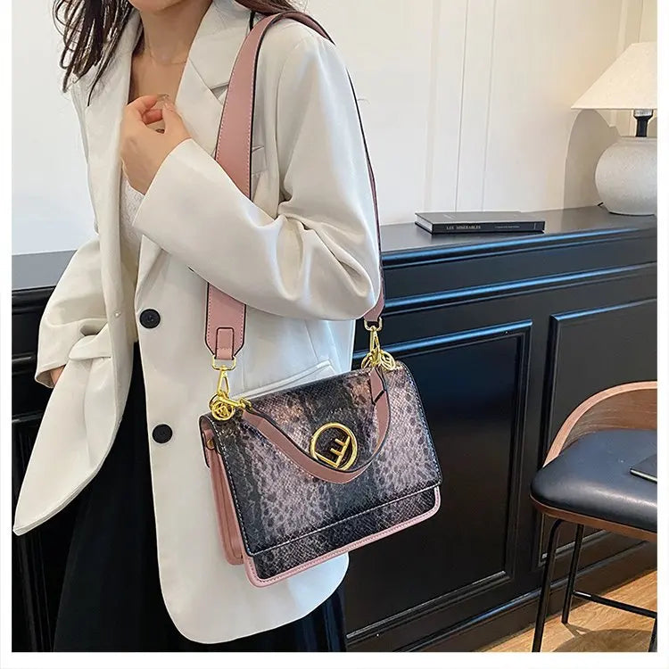 Classic Elegant Ladies Tote Bag – Luxury Leather Women’s Handbag by Famous Designer, Timeless Style from a Popular Luxury Brand | HollandLuxeGlobal.com Exclusive Collector’s Item