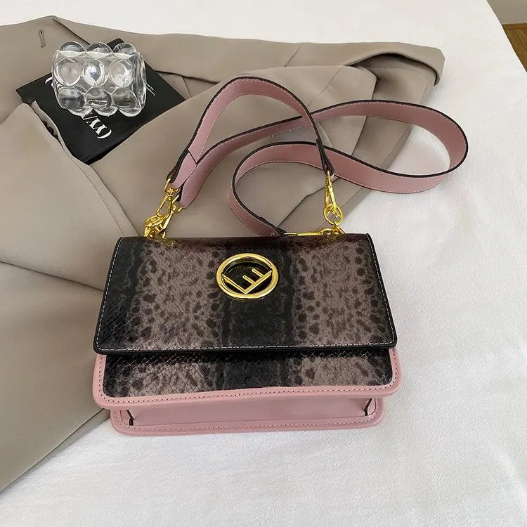 Classic Elegant Ladies Tote Bag – Luxury Leather Women’s Handbag by Famous Designer, Timeless Style from a Popular Luxury Brand | HollandLuxeGlobal.com Exclusive Collector’s Item