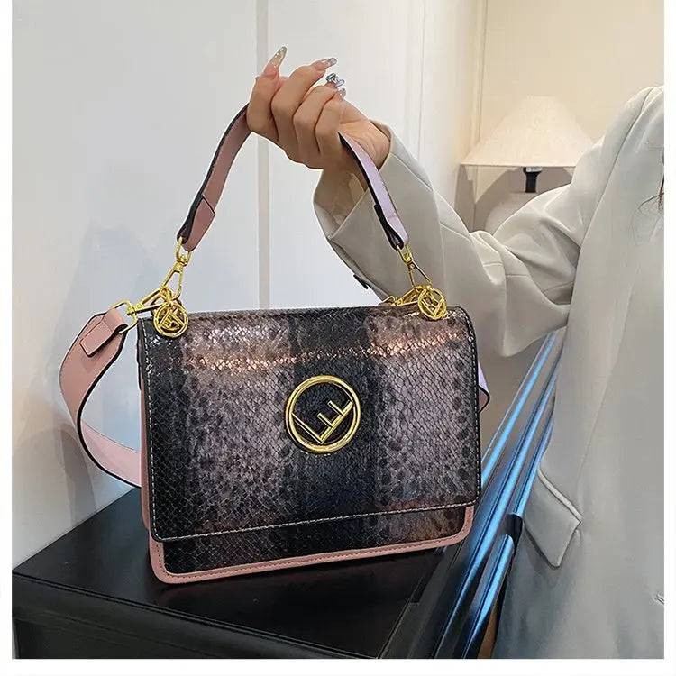 Classic Elegant Ladies Tote Bag – Luxury Leather Women’s Handbag by Famous Designer, Timeless Style from a Popular Luxury Brand | HollandLuxeGlobal.com Exclusive Collector’s Item