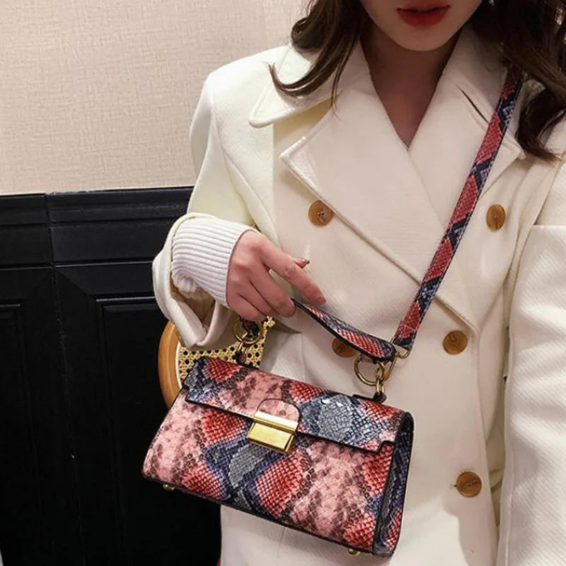 Make a bold statement with this Snakeskin Pattern Luxury Women’s Bag 2023, crafted from premium PU leather with a modern square silhouette. A chic designer tote and crossbody — perfect for confident, fashionable women.

h