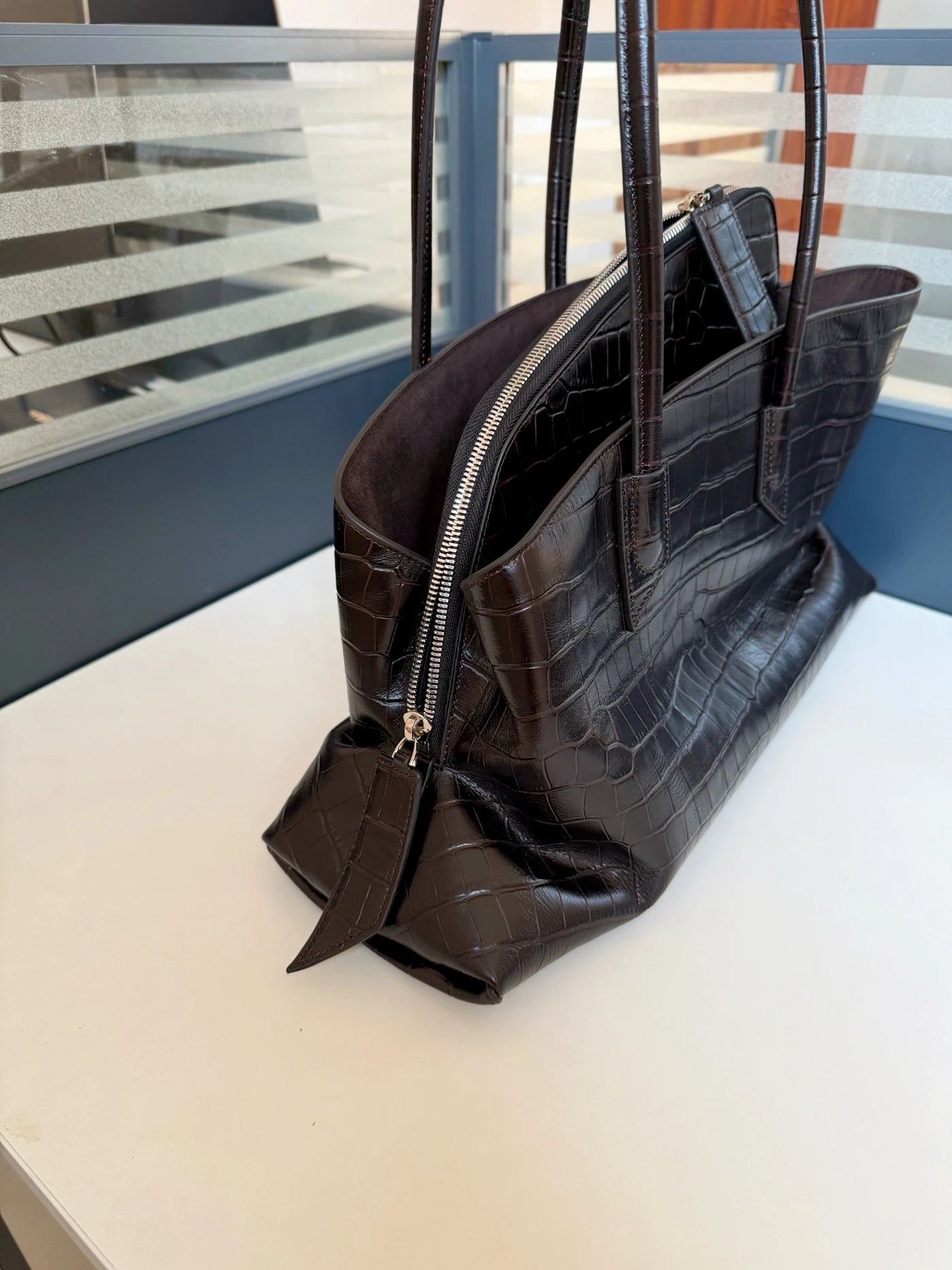 Crocodile Pattern Genuine Leather Luxury Handbag – High Quality Alligator-Style Large Capacity Women’s Tote & Shoulder Crossbody Bag | HollandLuxeGlobal.com Exclusive Collector’s Item