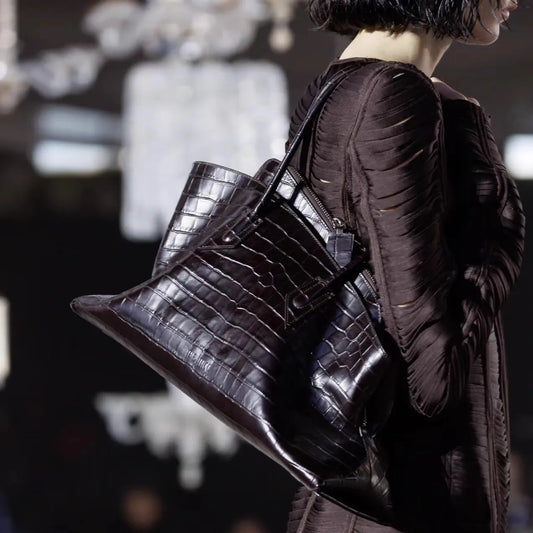 Crocodile Pattern Genuine Leather Luxury Handbag – High Quality Alligator-Style Large Capacity Women’s Tote & Shoulder Crossbody Bag | HollandLuxeGlobal.com Exclusive Collector’s Item