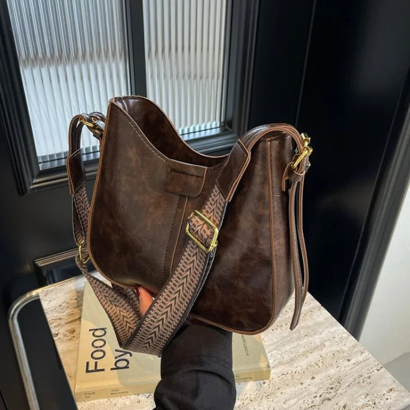 👜 Vintage Style Elegant Handbag for Ladies with Shoulder Strap and Premium Leather Construction | HollandLuxeGlobal.com Exclusive Collector’s Item