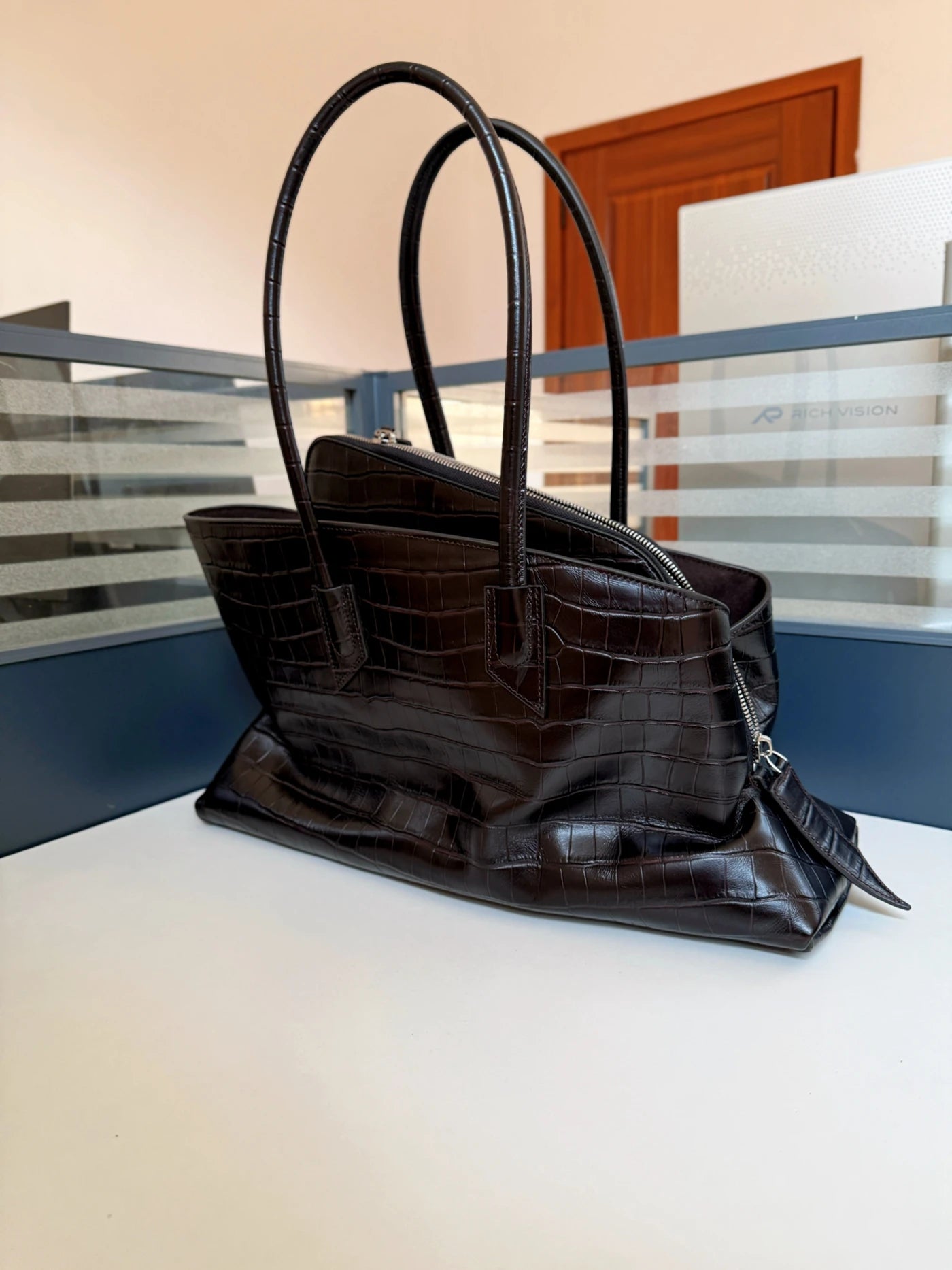 Crocodile Pattern Genuine Leather Luxury Handbag – High Quality Alligator-Style Large Capacity Women’s Tote & Shoulder Crossbody Bag | HollandLuxeGlobal.com Exclusive Collector’s Item