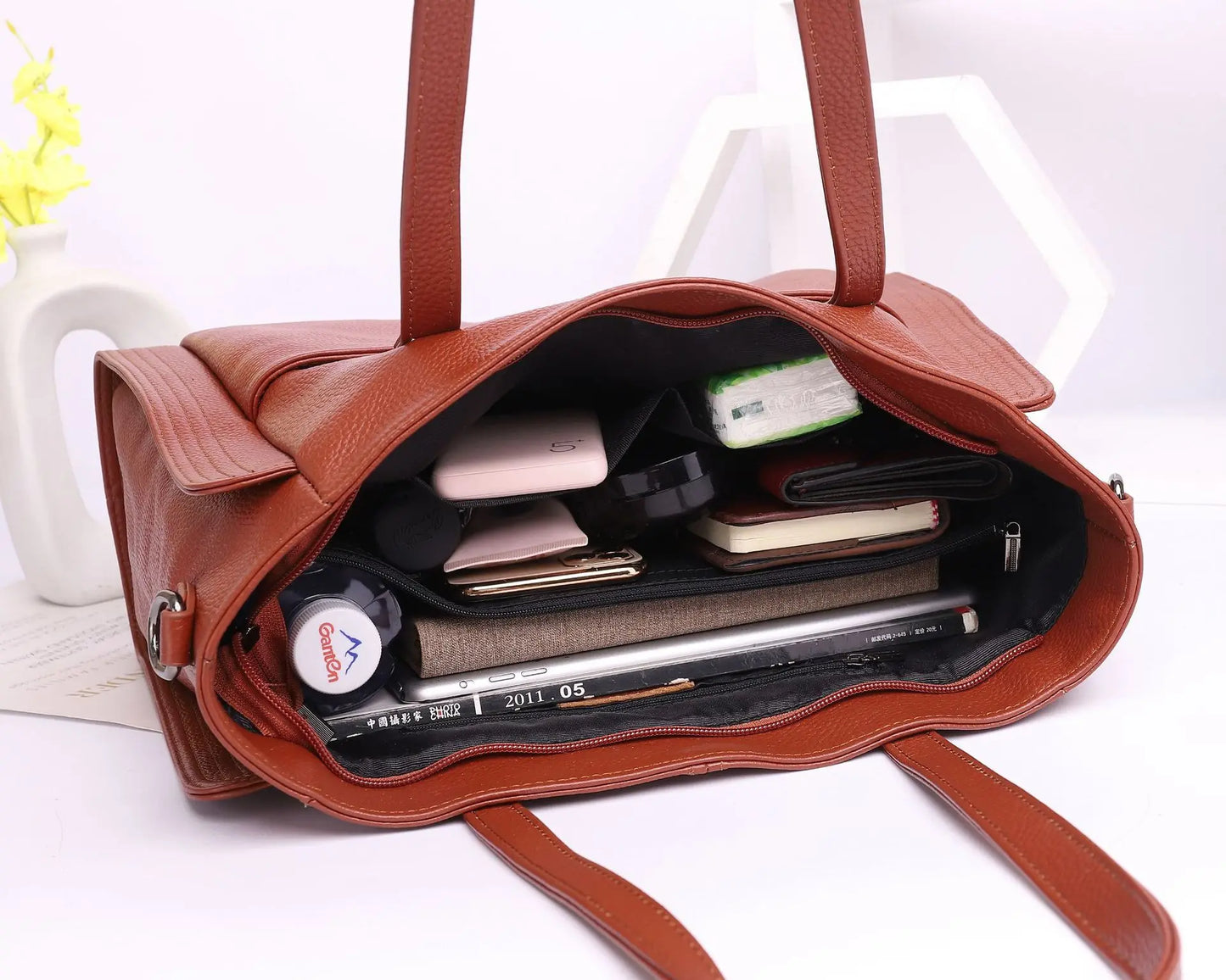 Experience effortless sophistication with this Genuine Leather Cowhide Women’s Tote, a large-capacity luxury designer bag crafted for modern women and mothers. Perfect as a handheld, shoulder, or crossbody bag