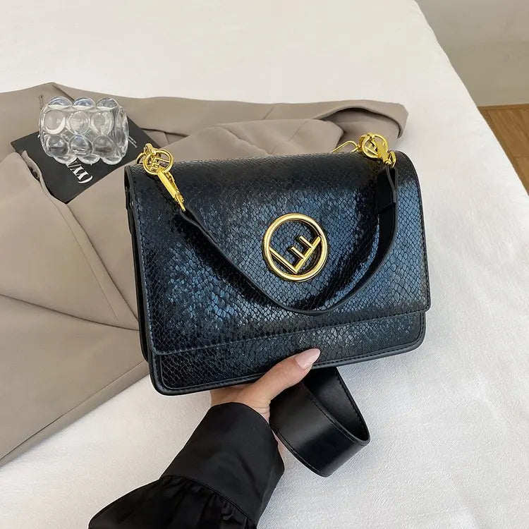 Classic Elegant Ladies Tote Bag – Luxury Leather Women’s Handbag by Famous Designer, Timeless Style from a Popular Luxury Brand | HollandLuxeGlobal.com Exclusive Collector’s Item