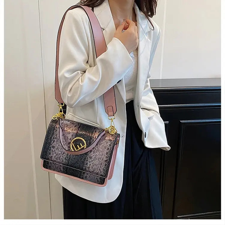 Classic Elegant Ladies Tote Bag – Luxury Leather Women’s Handbag by Famous Designer, Timeless Style from a Popular Luxury Brand | HollandLuxeGlobal.com Exclusive Collector’s Item