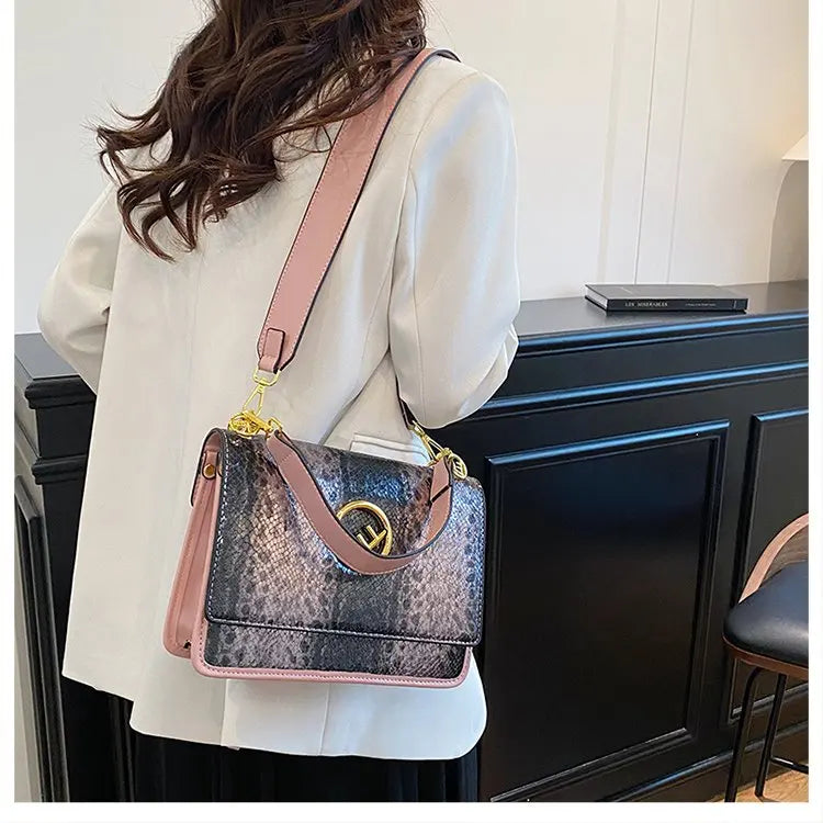 Classic Elegant Ladies Tote Bag – Luxury Leather Women’s Handbag by Famous Designer, Timeless Style from a Popular Luxury Brand | HollandLuxeGlobal.com Exclusive Collector’s Item